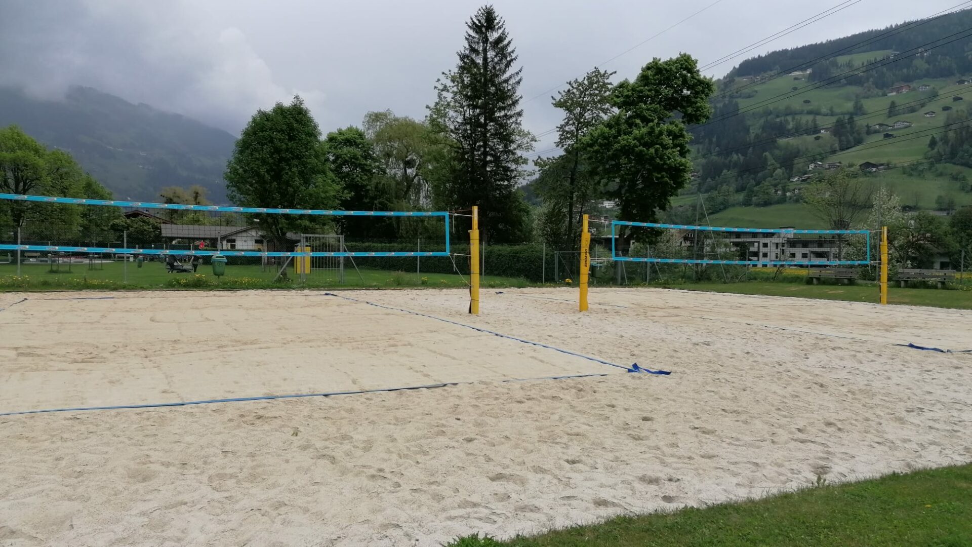 Aufbau der Beachvolleyballplätze